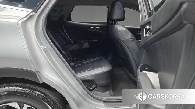 Kia Sportage 5th Generation Hybrid 2023 Серебристо-серый из Кореи, фото 2