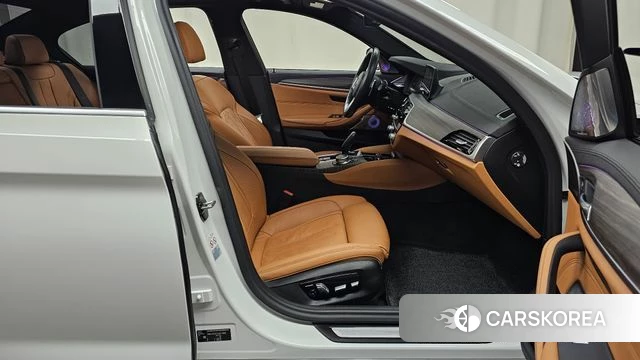 BMW 5 Series (G30) 2020 Белый из Кореи, фото 2