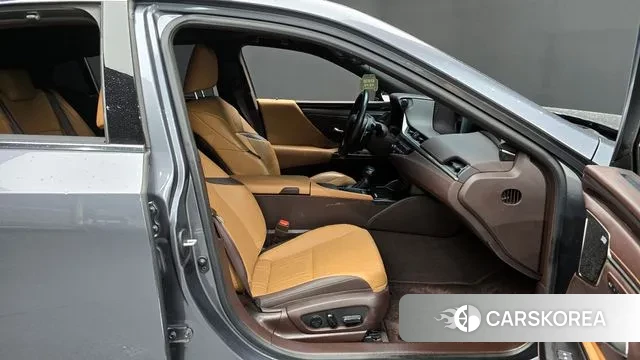 Lexus ES300h 7th generation 2020 Серый из Кореи, фото 2