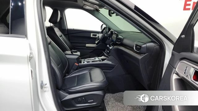 Ford Explorer 6th Generation 2021 Белый из Кореи, фото 2