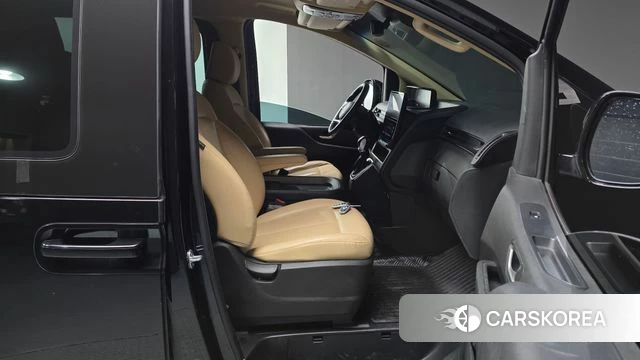 Hyundai Staria 2023 Черный из Кореи, фото 2