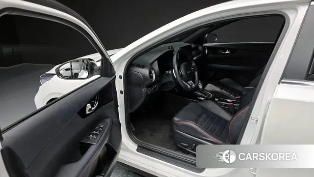 Kia The New K3 2nd generation 2023 Белый из Кореи, фото 2