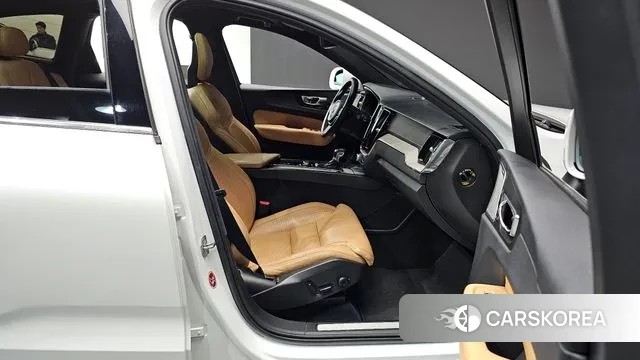 Volvo XC60 second Generation 2018 Белый из Кореи, фото 2