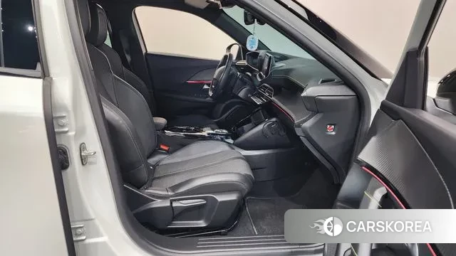 Peugeot e-2008 second generation 2023 Белый из Кореи, фото 2