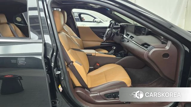 Lexus ES300h 7th generation 2019 Черный из Кореи, фото 2