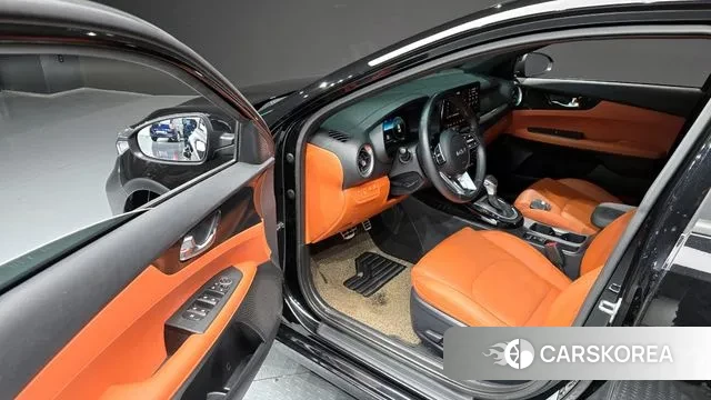 Kia The New K3 2nd generation 2023 Черный из Кореи, фото 2