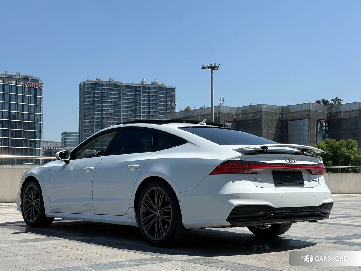 Audi A7 2021 Белый из Китая, фото 2