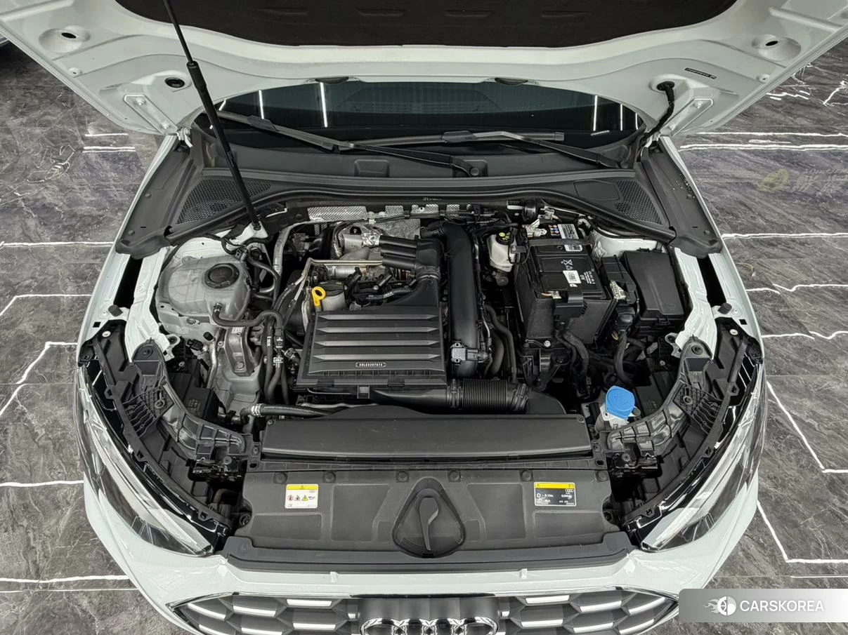 Audi A3 2023 Белый из Китая, фото 2