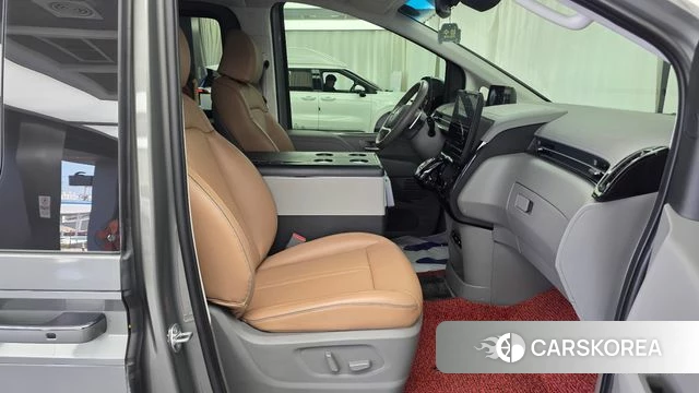 Hyundai Staria 2023 Серый из Кореи, фото 2