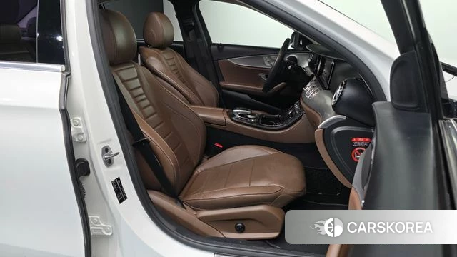 Mercedes-Benz E-Class W213 2018 Белый из Кореи, фото 2