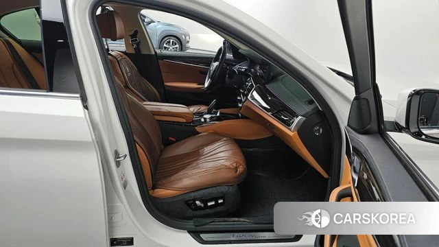 BMW 5 Series (G30) 2020 Белый из Кореи, фото 2