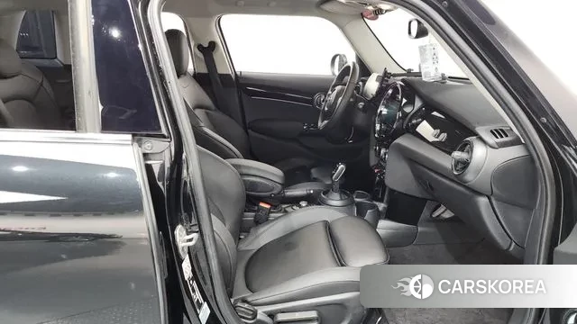 Mini Cooper 2023 Черный из Кореи, фото 2