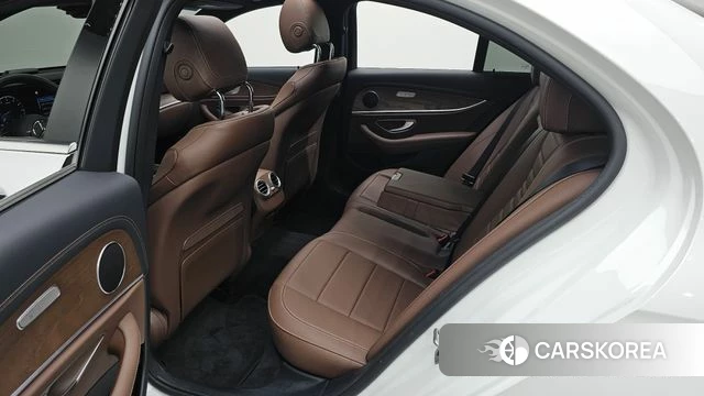 Mercedes-Benz E-Class W213 2022 Белый из Кореи, фото 2