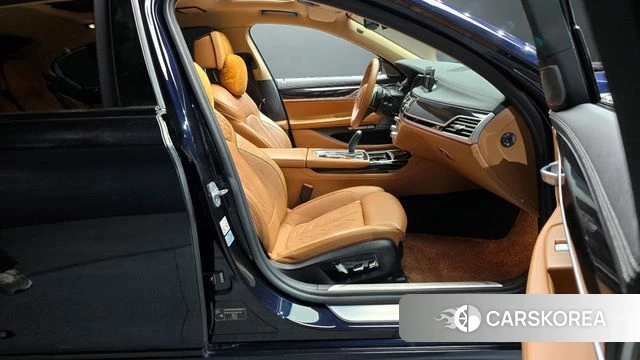 BMW 7 Series (G11) 2018 Черный из Кореи, фото 2