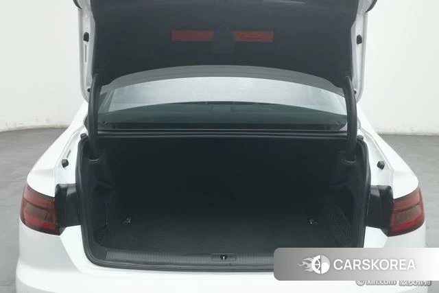 Audi A4L 2019 Белый из Китая, фото 2