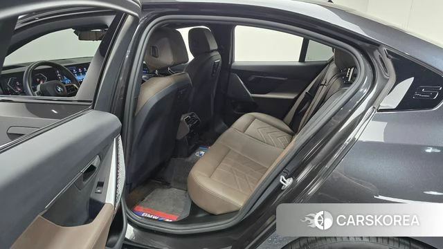 BMW 5 Series (G60) 2024 Серый из Кореи, фото 2