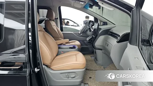 Hyundai Staria 2024 Черный из Кореи, фото 2