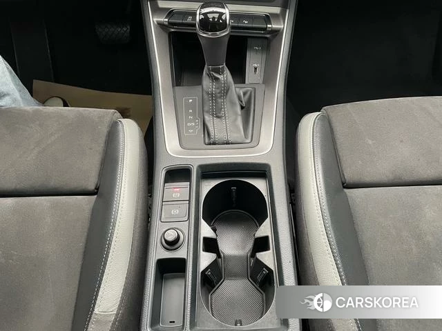 Audi Q3 2021 Темно-серый из Китая, фото 2