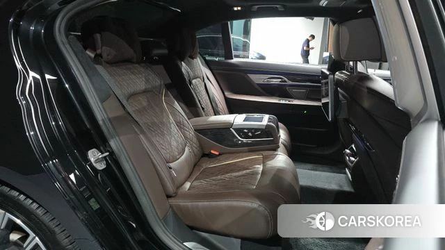 BMW 7 Series (G11) 2021 Черный из Кореи, фото 2