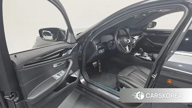 BMW 5 Series (G30) 2019 Серый из Кореи, фото 2