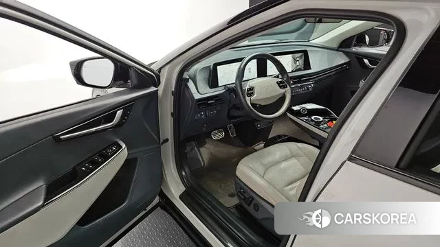 Kia EV6 2023 Жемчужный цвет из Кореи, фото 2