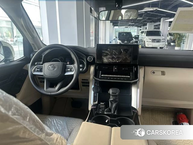 Toyota Land Cruiser (imported) 2024 Белый из Китая, фото 2