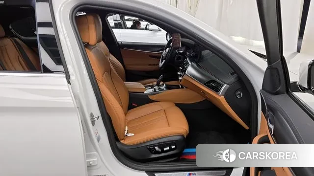 BMW 5 Series (G30) 2022 Белый из Кореи, фото 2