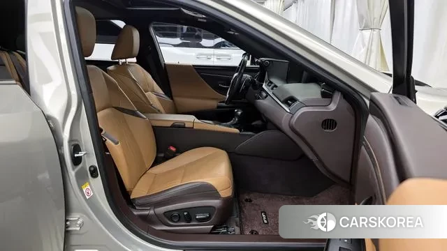 Lexus ES300h 7th generation 2019 Песочный из Кореи, фото 2