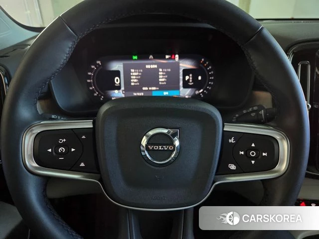 Volvo XC40 2025 Серый из Кореи, фото 2