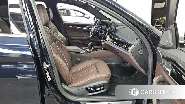 BMW 5 Series (G30) 2023 Черный из Кореи, фото 2