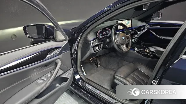 BMW 5 Series (G30) 2022 Черный из Кореи, фото 2