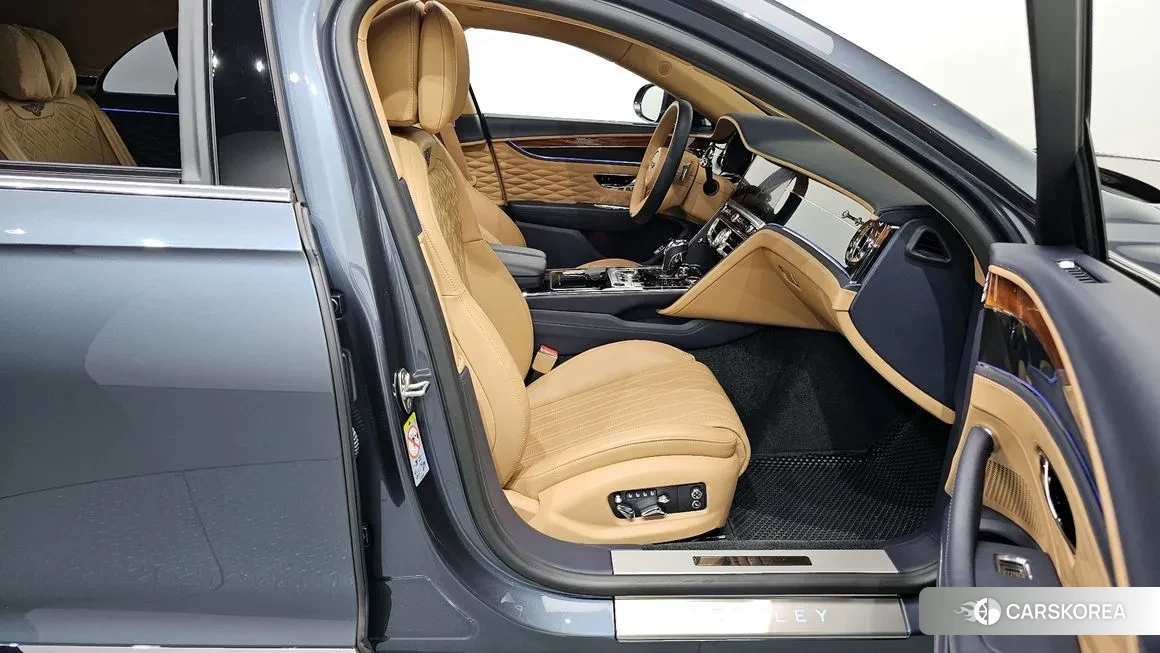 Bentley Flying Spur 3rd Generation 2021 Серый из Кореи, фото 2