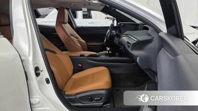 Lexus UX250h 2019 Белый из Кореи, фото 2