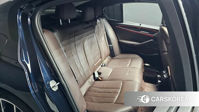 BMW 5 Series (G30) 2023 Черный из Кореи, фото 2