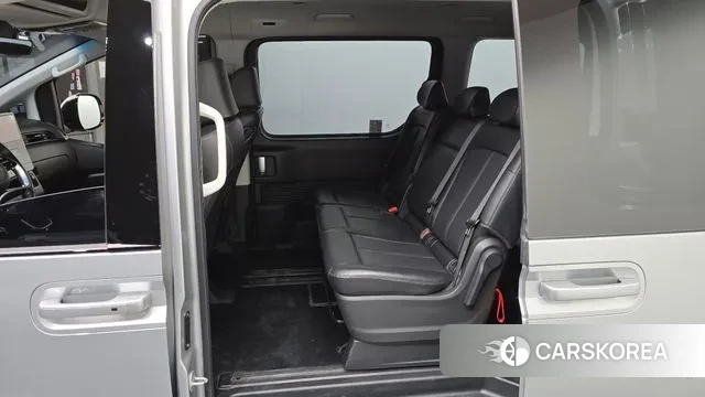 Hyundai Staria 2022 Серебряный из Кореи, фото 2