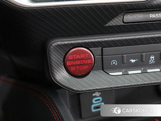 Ford Mustang 7th Generation 2025 Черный из Кореи, фото 2