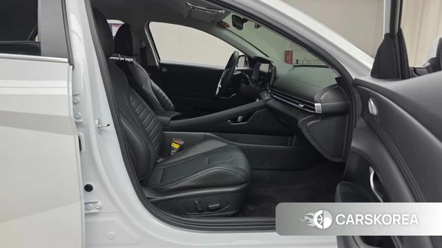 Hyundai The New Avante (CN7) 2024 Белый из Кореи, фото 2