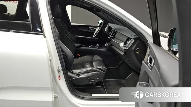 Volvo XC60 second Generation 2020 Белый из Кореи, фото 2