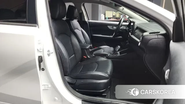 Kia The New K3 2nd generation 2021 Белый из Кореи, фото 2