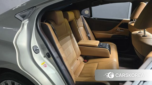 Lexus ES300h 7th generation 2019 Песочный из Кореи, фото 2