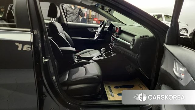 Kia The New K3 2nd generation 2023 Серый из Кореи, фото 2