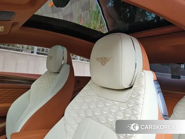 Bentley Continental GT 4th Generation 2025 Белый из Кореи, фото 2