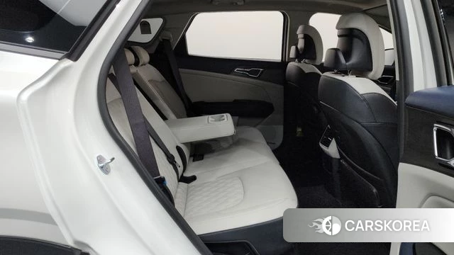 Kia Sportage 5th Generation Hybrid 2024 Белый из Кореи, фото 2