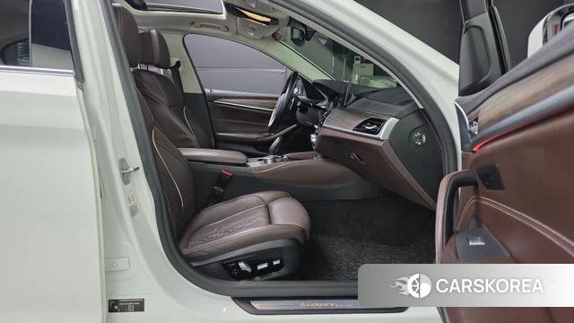 BMW 5 Series (G30) 2019 Белый из Кореи, фото 2