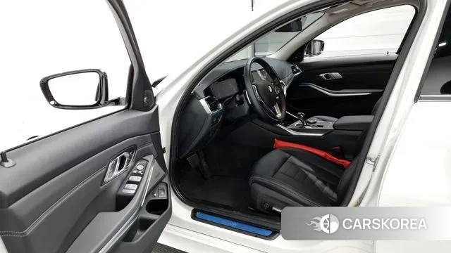 BMW 3 Series (G20) 2021 Белый из Кореи, фото 2