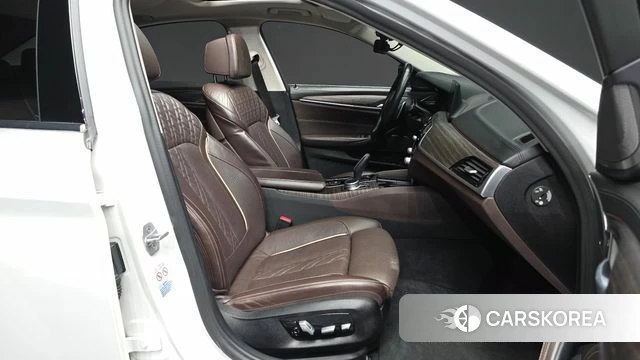 BMW 5 Series (G30) 2020 Белый из Кореи, фото 2
