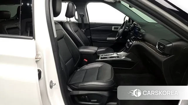 Ford Explorer 6th Generation 2022 Белый из Кореи, фото 2