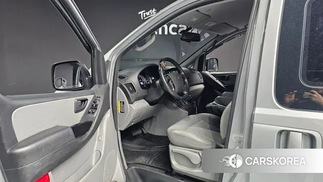 Hyundai The New Grand Starex 2019 Серебристо-серый из Кореи, фото 2