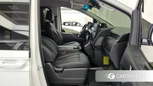 Hyundai Staria 2025 Белый из Кореи, фото 2