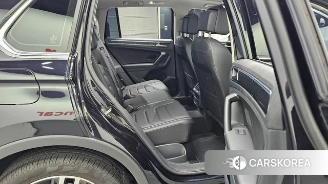 Volkswagen Tiguan second Generation 2024 Черный из Кореи, фото 2